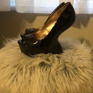 Patent leather heeless shoe size 7.5